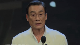 在妻子的嘴里